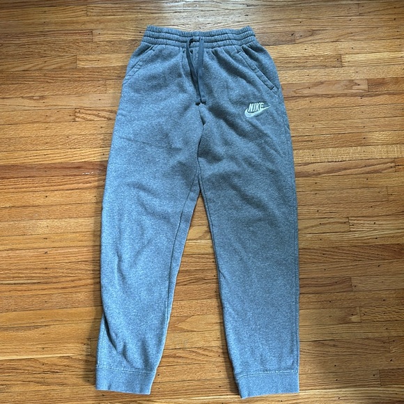 Gray girls Nike sweatpants - Picture 1 of 3